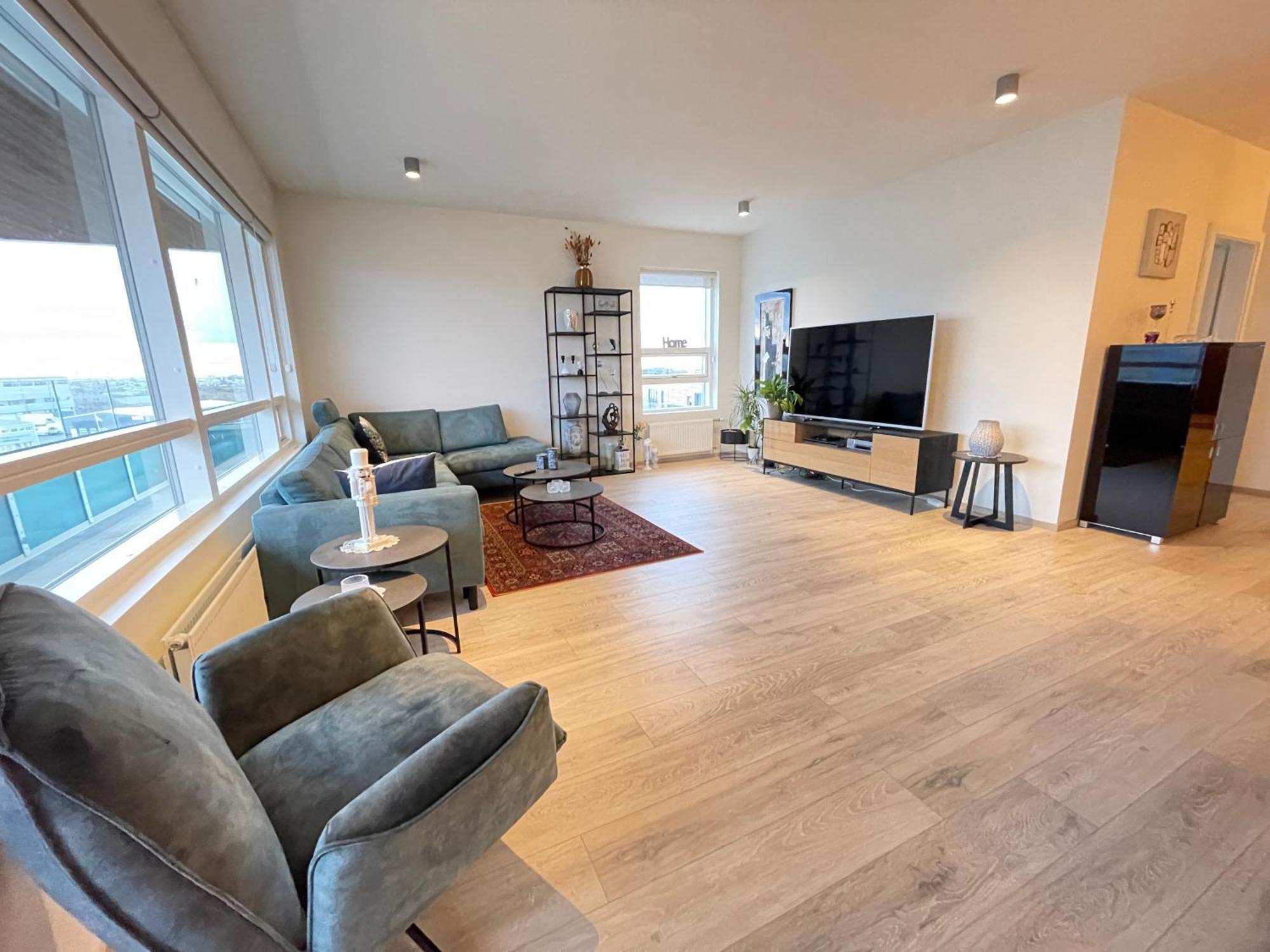 Modern And Spacious 3 Bedroom Apartment In Kopavogur Reykjavik Bagian luar foto