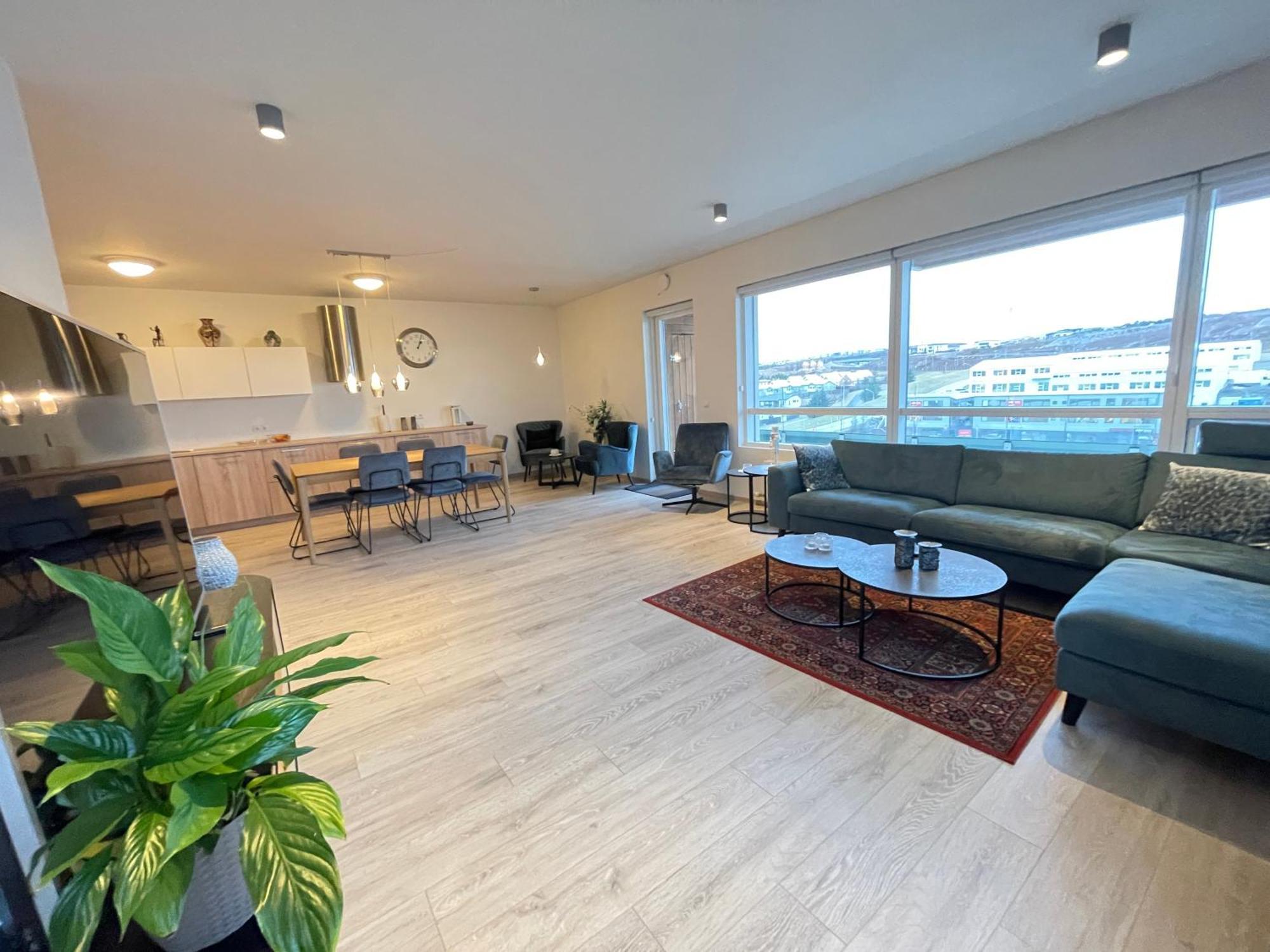 Modern And Spacious 3 Bedroom Apartment In Kopavogur Reykjavik Bagian luar foto